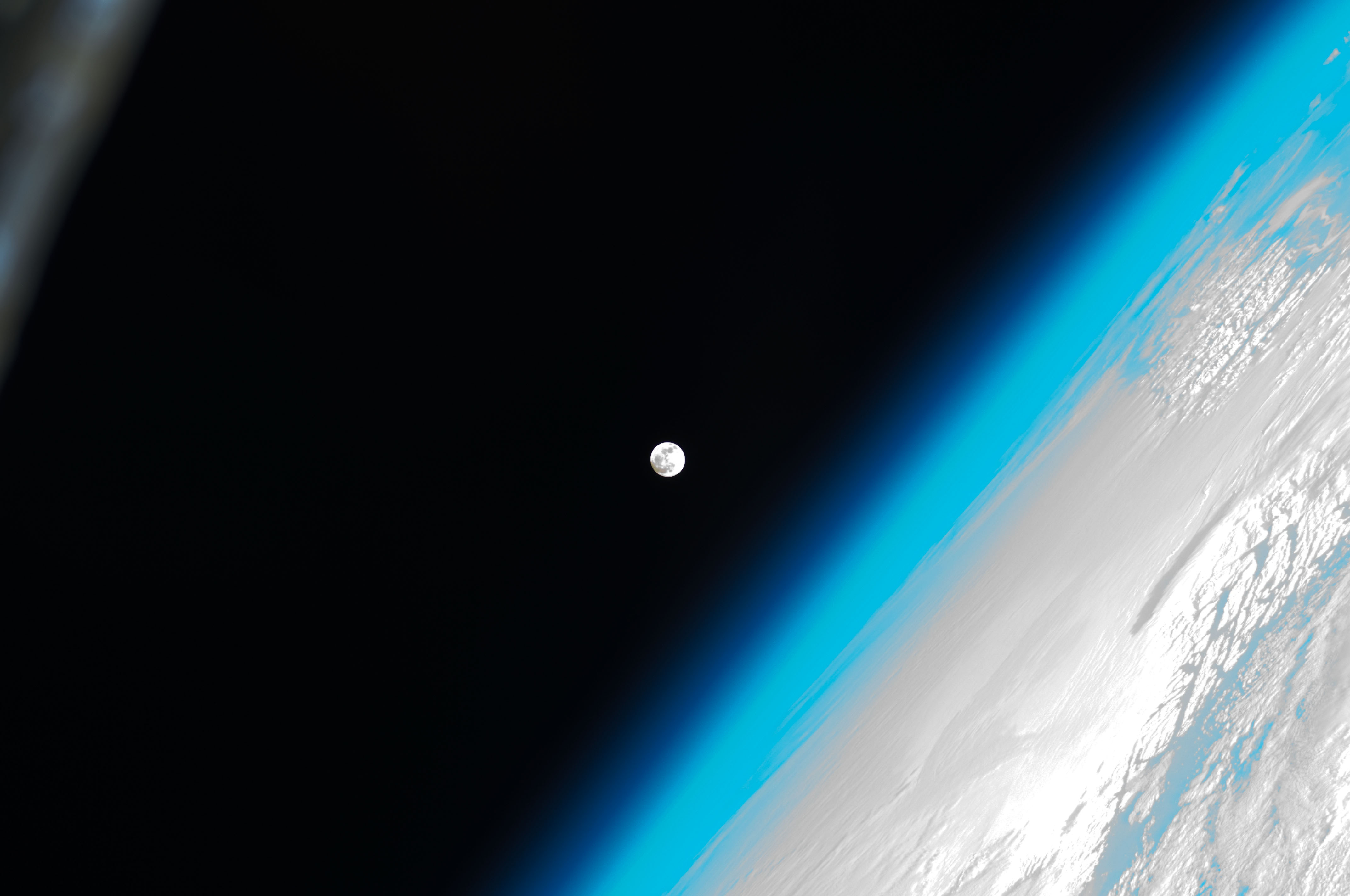 moon-on-earth-horizon1.jpg